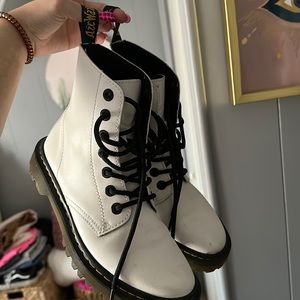 White dr martens